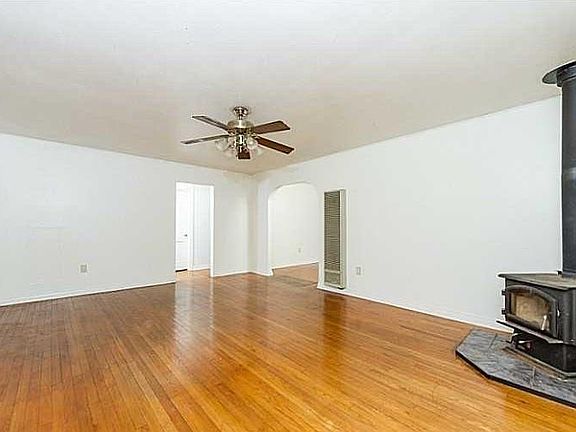 4th image of 2214 W Wedington Dr