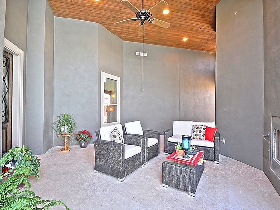 3rd image of 4511 Amorosa Way