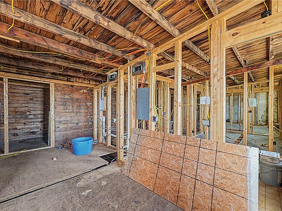 4th image of 119 W Bean St #1 & 2