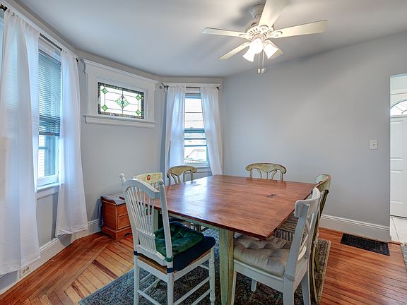 4th image of 150 Berwyn St