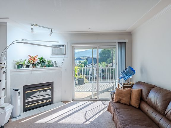 4th image of 329 Rigsby St #210