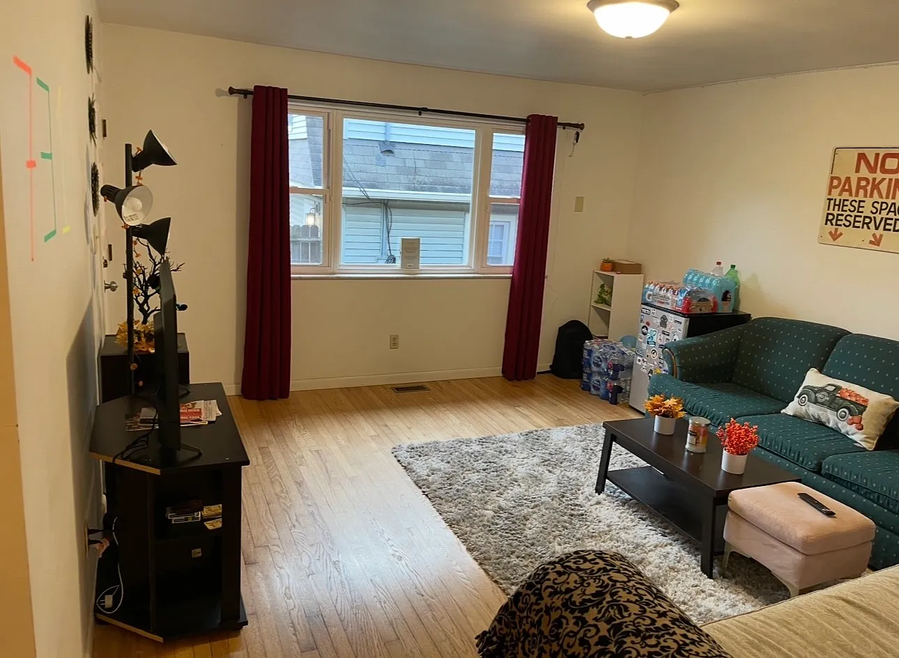 3 bed, 1.5 bath, 1250 sqft, $2,160 — Photo 2