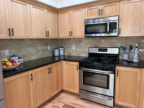 323 SW 203rd Ter Photo 1