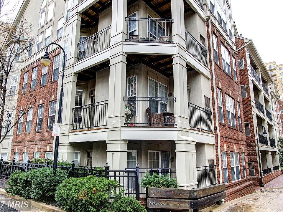 1st image of 2330 14th St N APT 203