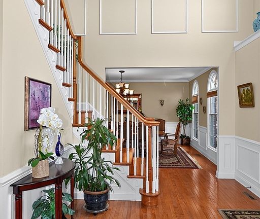 2nd image of 18 Valley View Dr