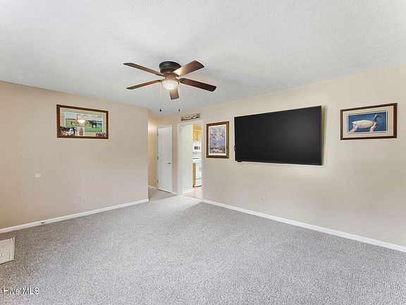5th image of 409 Bradford Drive