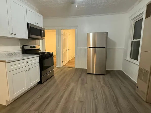 242 4th Ave #2R, Woonsocket, RI 02895