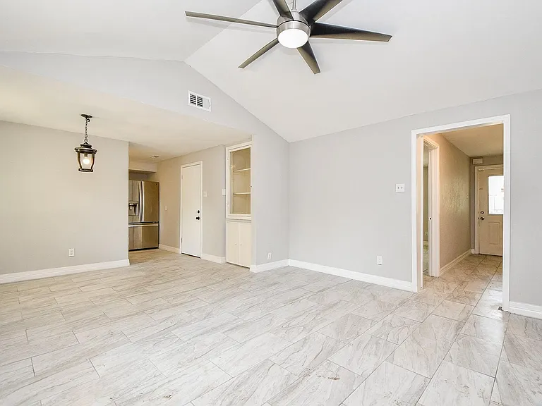 5811 Greencraig Dr — Photo 6