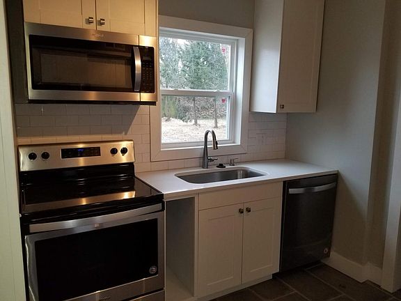 3rd image of 643 E Meyer Blvd #643