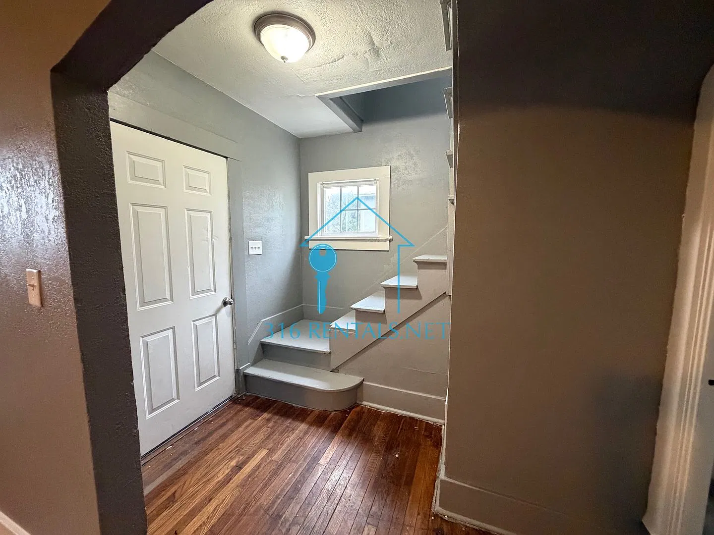 $899 | 2BR Newton Home w/ Hardwood Floors, Fireplace & Fenced Yard | Pets OK — Photo 4