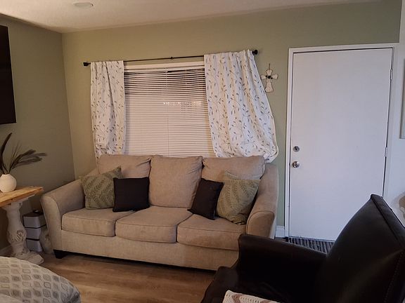 3rd image of 1022 S Vancouver Ave