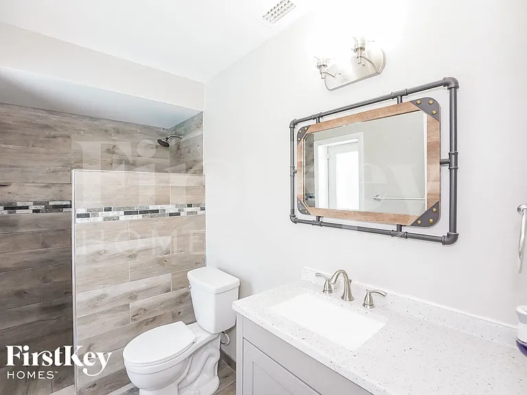 1304 Wilmette St — Photo 12