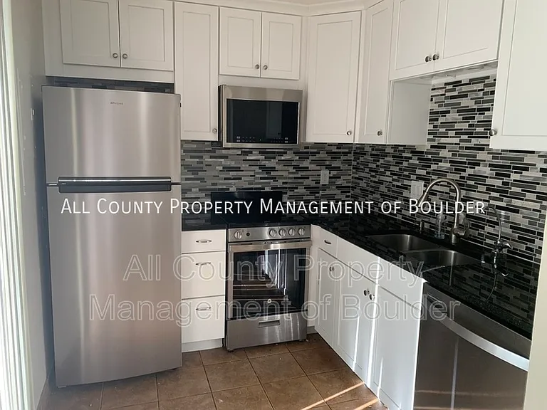 800 W Moorhead Cir #C — Photo 2