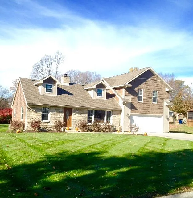 198 Country Club Dr photo 1