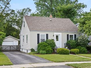 164 N Garfield Ave, Mundelein, IL 60060