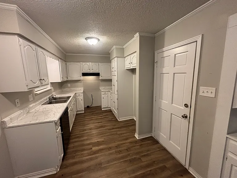912 Gibson Ct — Photo 13