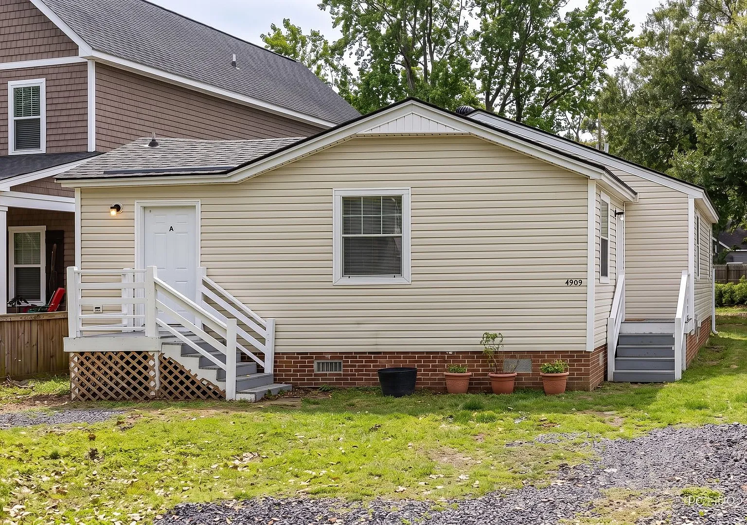 4989 Chateau Avenue — Photo 1