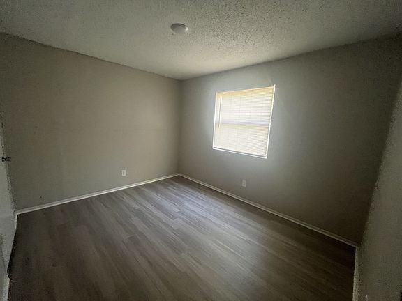 5th image of 803 Bracewood Cir APT B