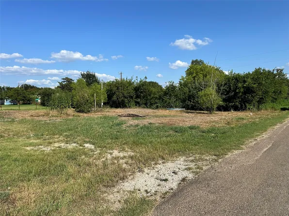 212 3rd St, Elm Mott, TX 76640