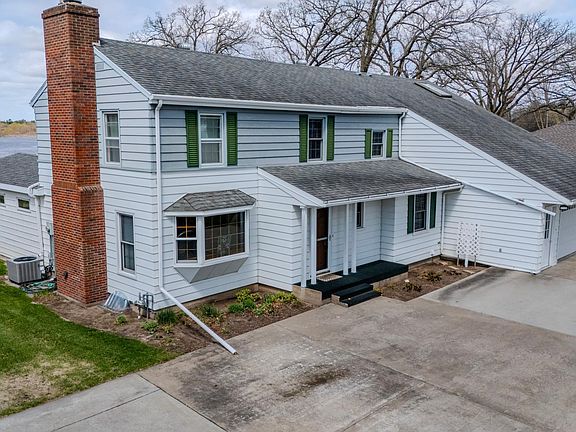 3rd image of 1609 Riverview Dr