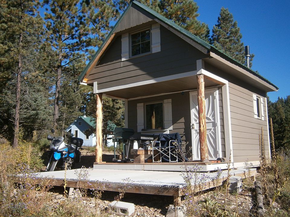 Cabin with sleeping loft
