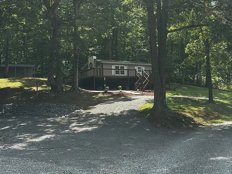 253 White Ln — Photo 1