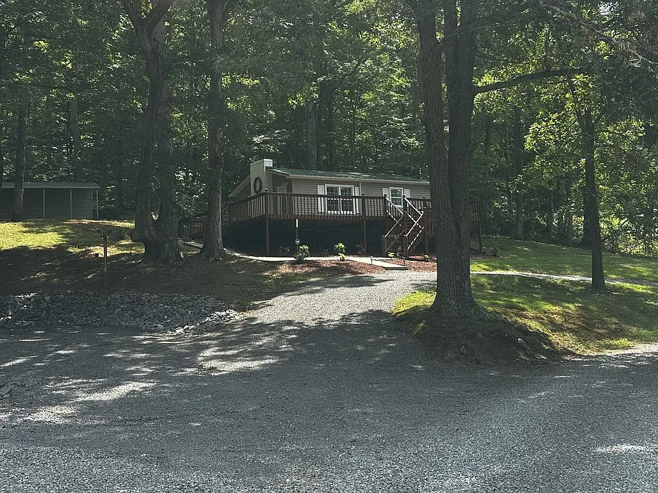 253 White Ln