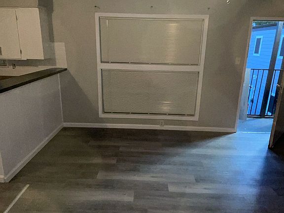 4th image of 3414 Woodridge Dr #21