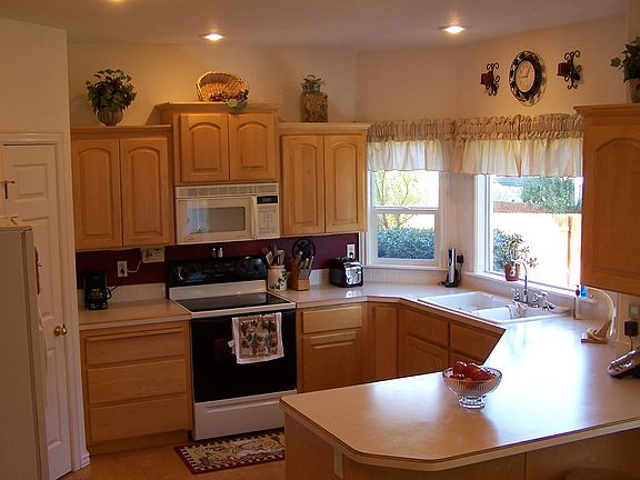Big Kitchen w/pantry