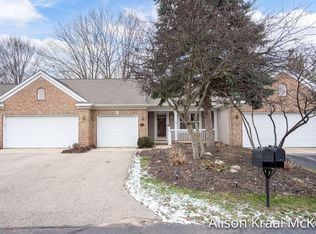 5923 W Lyn Haven Dr SE, Kentwood, MI