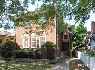 7054 N Ridge Blvd, Chicago, IL 60645