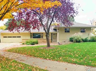 1704 S Glendale Ave, Sioux Falls, SD 57105
