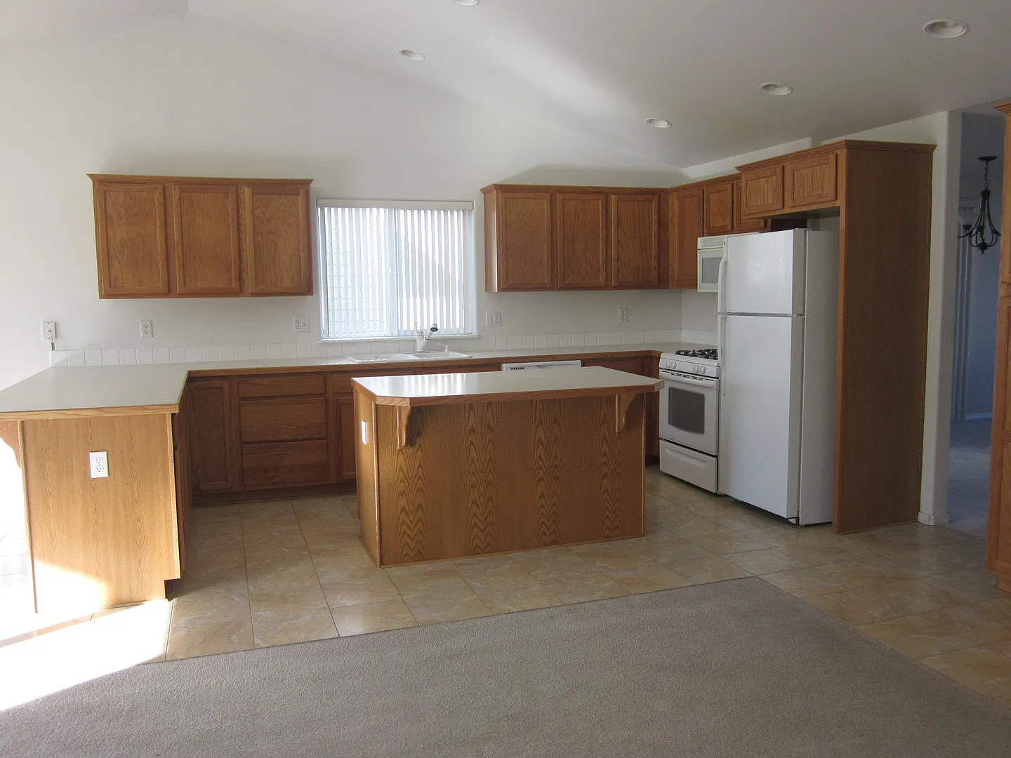 3 Bedroom Single Level Home in NW Redmond — Photo 4