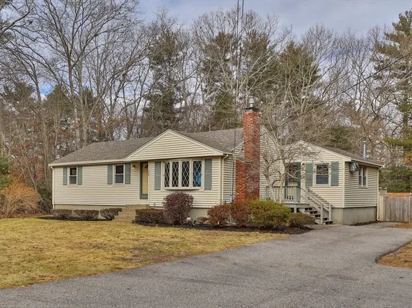 38 Birch St, Pembroke, MA 02359