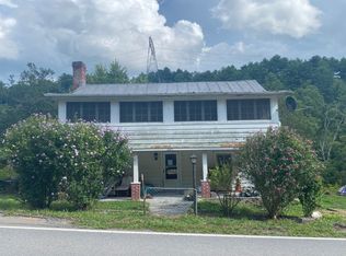 369 Indian Valley Rd NW, Radford, VA 24141