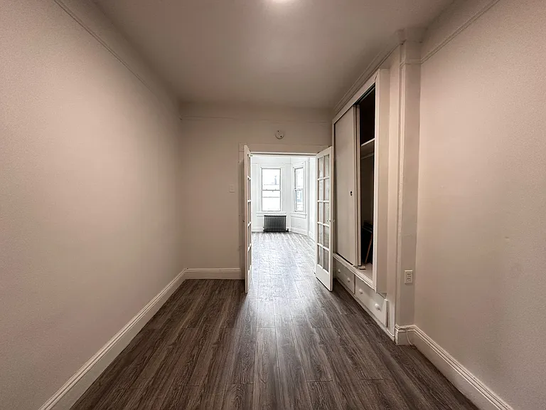 70 Rose Ave #2R — Photo 6