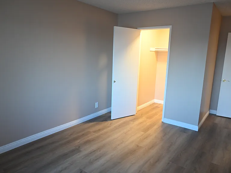 920 W Adams Ave — Photo 24