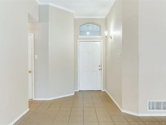 4th image of 4302 Briar Hill Dr