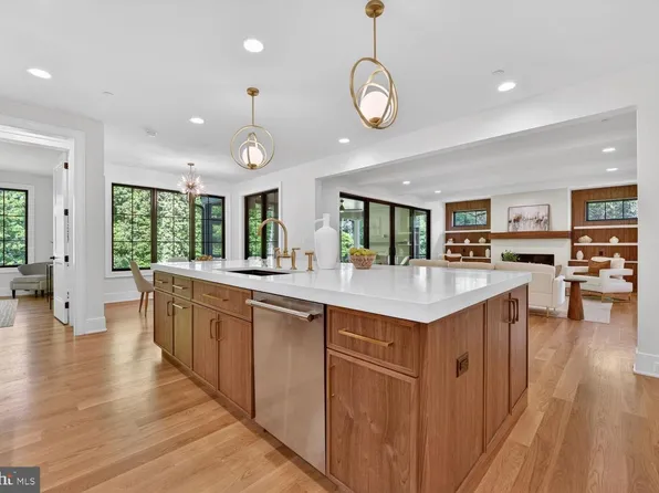 7601 Maryknoll Ave, Bethesda, MD 20817