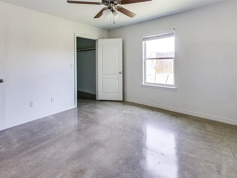 6011 Amelia Earhart Blvd #B — Photo 7