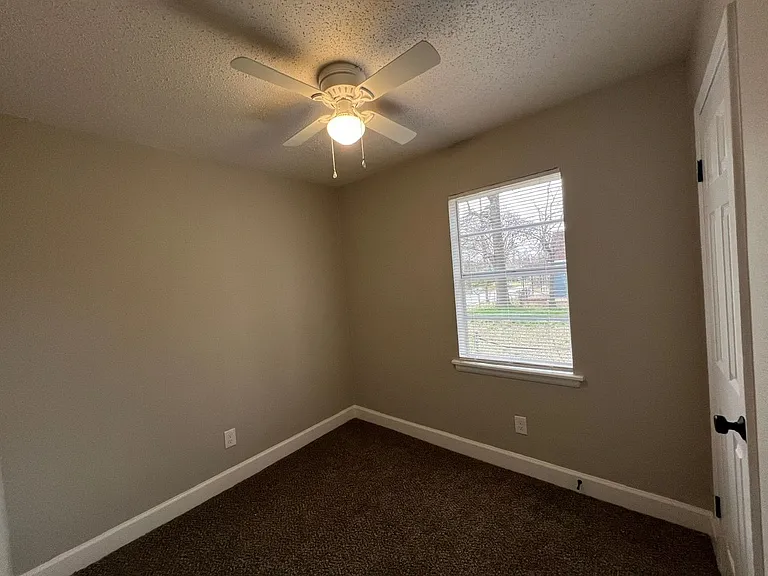 1846 Farrington St — Photo 7