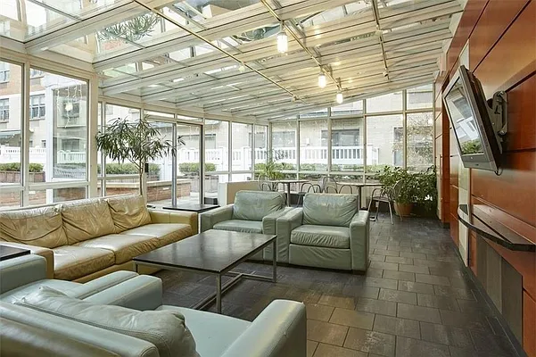 Sold by R New York | media 13