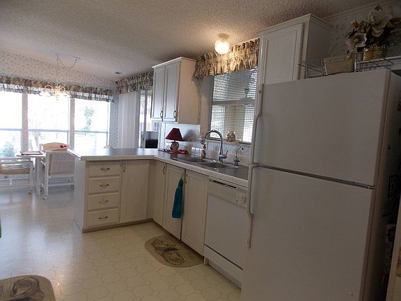 4th image of 642 Tulip Cir W