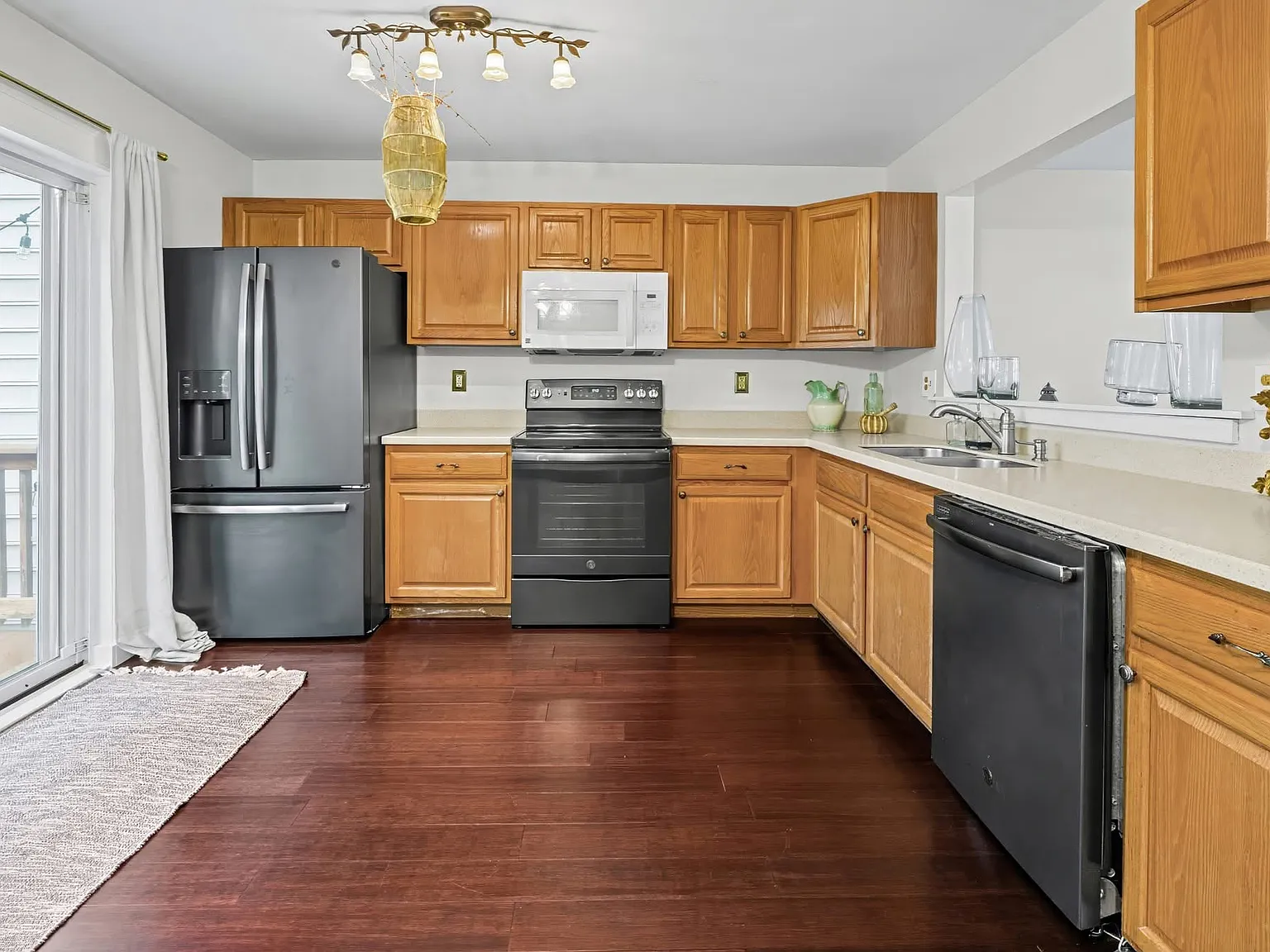3 bed, 1870 sqft, $2,700 — Photo 4