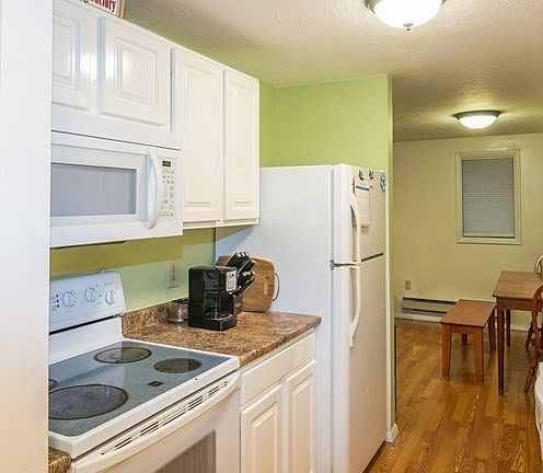 2nd image of 220 Bedford St #88