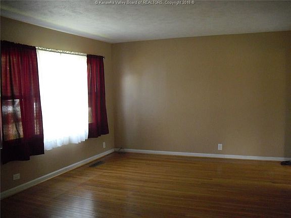 3rd image of 704 Forth St