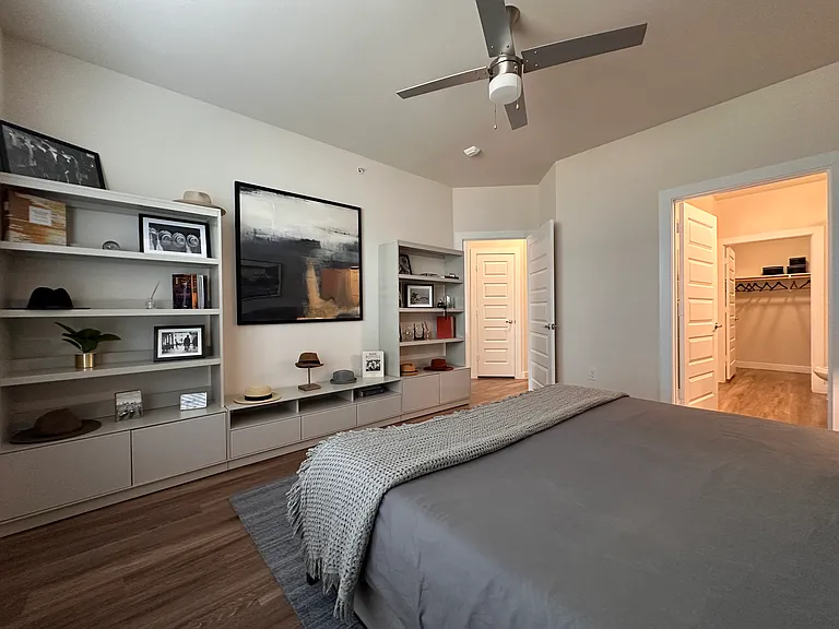 Brodie Ln — Photo 15