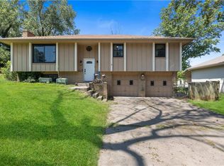 1412 S 16th St, Leavenworth, KS 66048