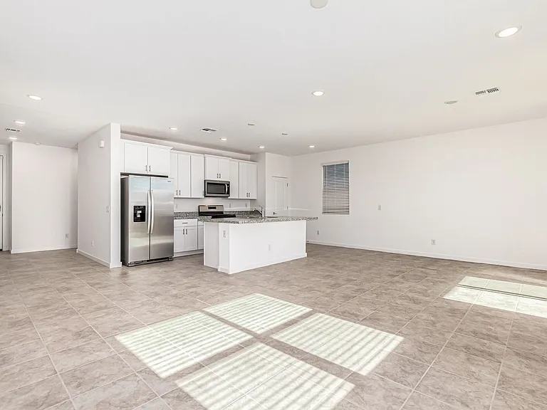 8821 W Agora Ln — Photo 6