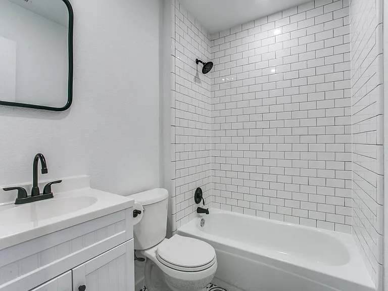 333 Banyan Dr — Photo 17
